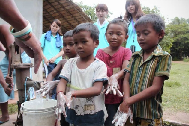 カンボジア中江大樹氏「手洗い習慣化」のボランティア活動の様子画像